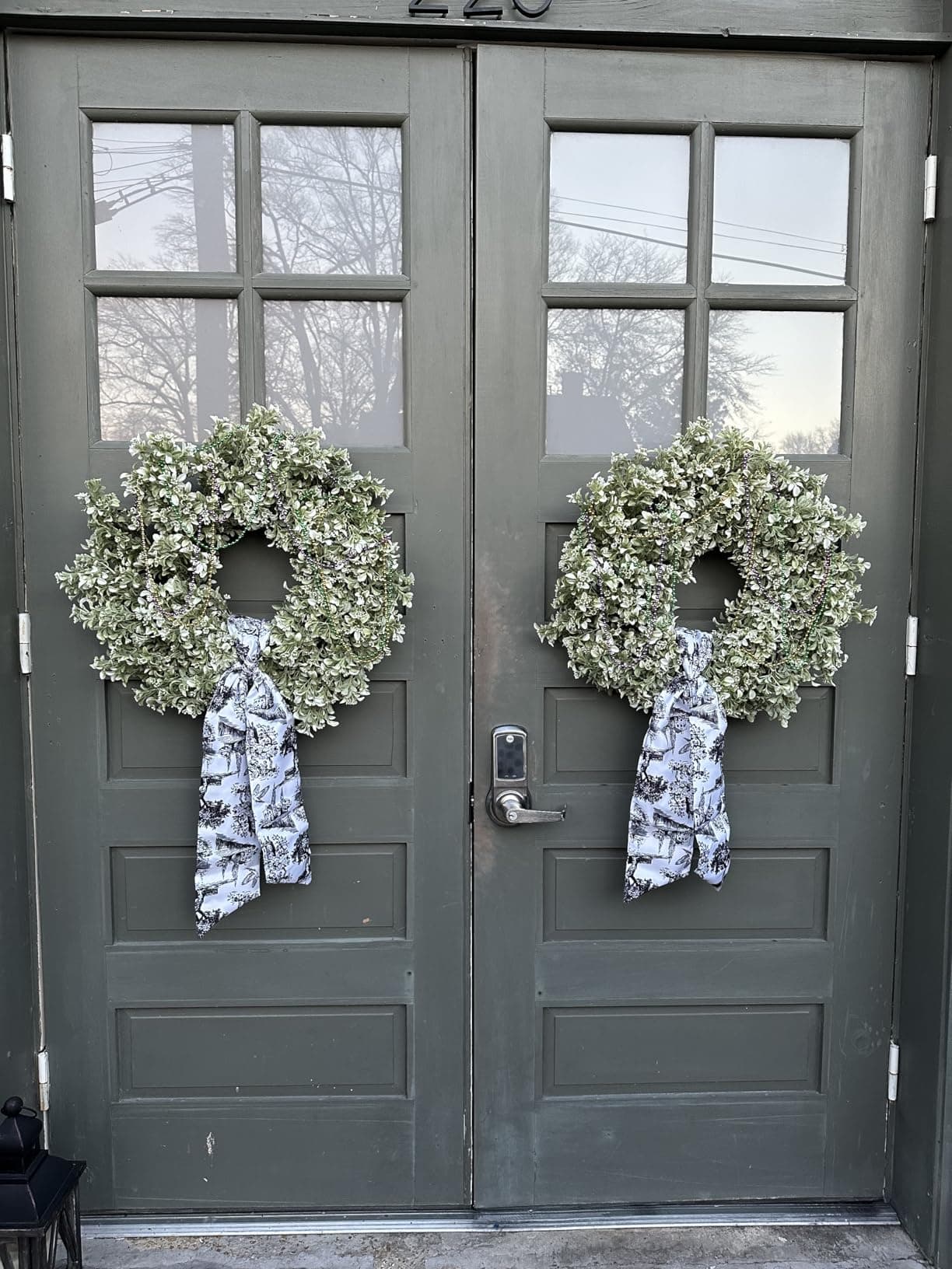 26" Faux Boxwood Wreath — lifestyle 2
